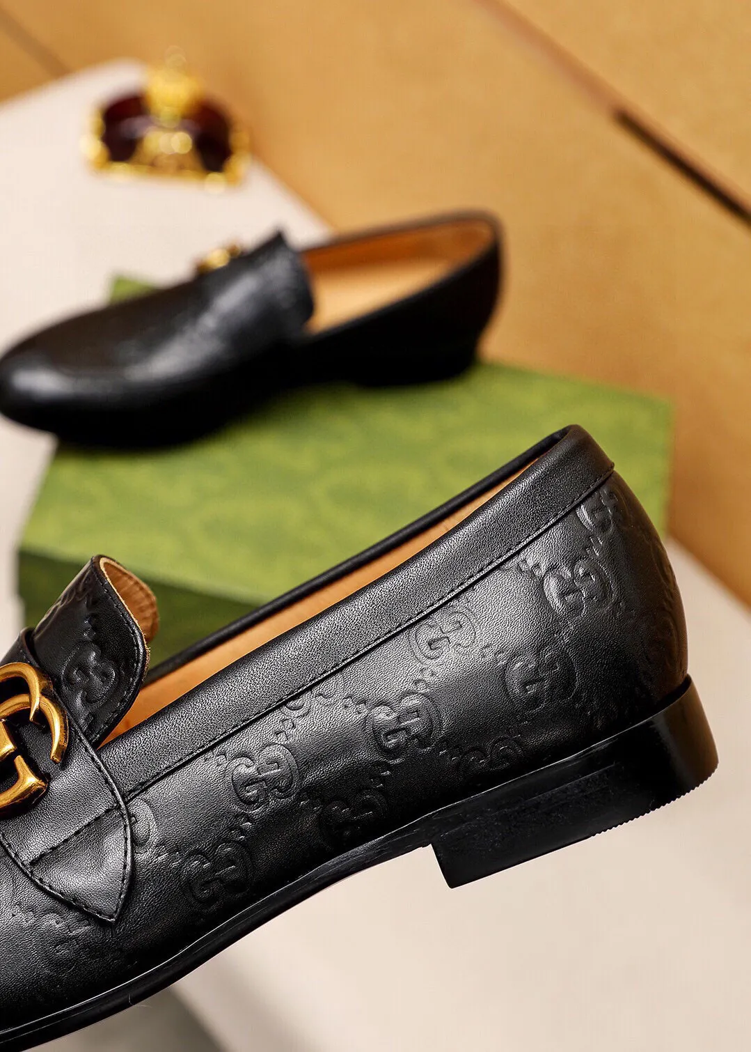 Men's shoes 💰442 💐 Product trademark: GUCCI "Gucci" casual leather shoes Regular size: 38-44 (45.46.47🉑️customized) Product materials: Selected imported first-layer calfskin embossed upper + classic hardware buckle, imported cowhide leather lining. Strong three-dimensional visual effect, original combination outsole Color: 2⃣️colors available